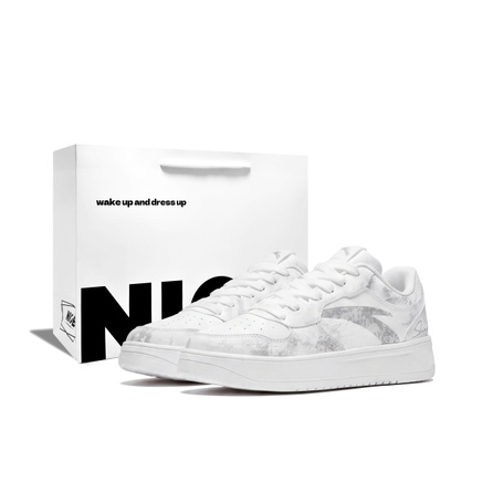 [Custom Sneakers] Anta Relaxed Mist Trace Gift Bag PU Leather Painter's Village Vintage Minimalist Versatile Casual Trendy Boyfriend Hand-Painted Shock-Absorbing Height-Increasing Lightweight Non-Slip Low-Top Skate Shoes Men's White Gray Distressed