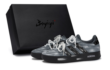 adidas BARREDA 811 Made Zero Sugar Black Sesame Special Box Versatile Distressed American Street Vibe Anti-Slip Low-Top German Training Shoes Unisex Black White Gray