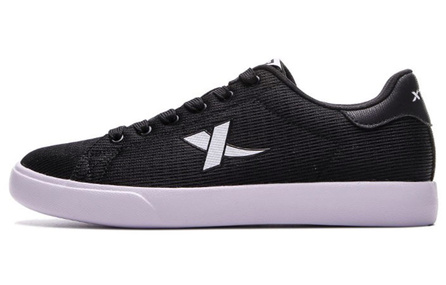 XTEP Low-Top Skateboard Shoes Men's Black