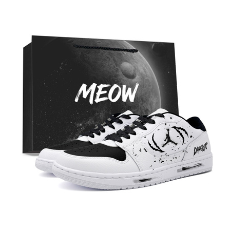 [Custom Sneakers] Jordan COURT CONNECT Wind Fire Wheels Hip-Hop Hand-Painted Graffiti American High Street Anti-Slip Wear-Resistant Low-Top Skate Shoes Men's Black White