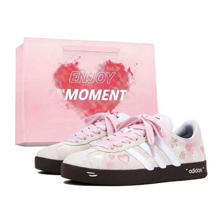 [Custom Sneakers] adidas Vl Court Classic Sweet Pink Special Gift Bag Simple Classic Versatile Retro Girl Fresh Artistic Thin Sole Spring Summer Age-Reducing Daily Commute German Training Shoes Unisex White Pink
