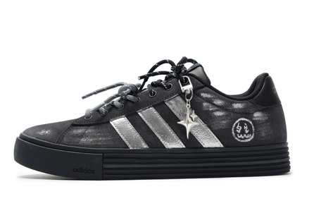 [Custom Sneakers] adidas Daily 4.0 Dark Starry Sky Glossy Mirror Chrome Deconstructed Pendant Retro Couple Surprise Spring Summer Daily Outing Campus Style Casual Wear-Resistant Low-Top Skate Shoes Unisex